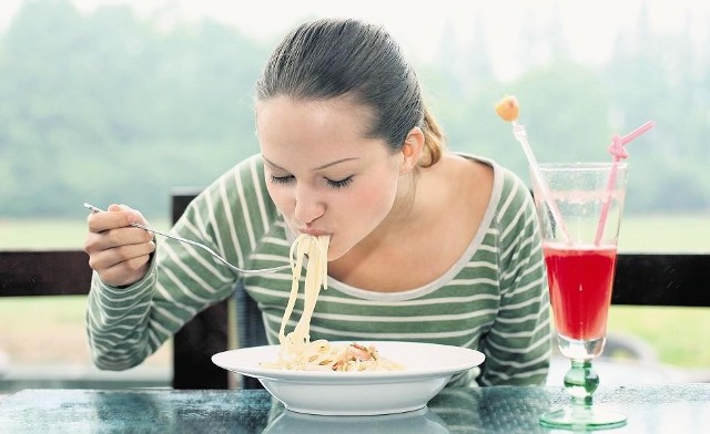 Sprawne jedzenie spaghetti to nie lada wyczyn.