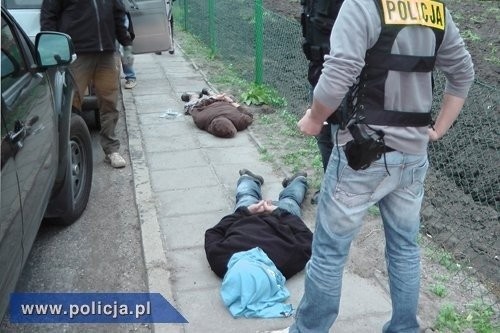 Policyjne zdjęcia zatrzymanych Adama K. i Mikołaja G. obiegły media w całej Europie