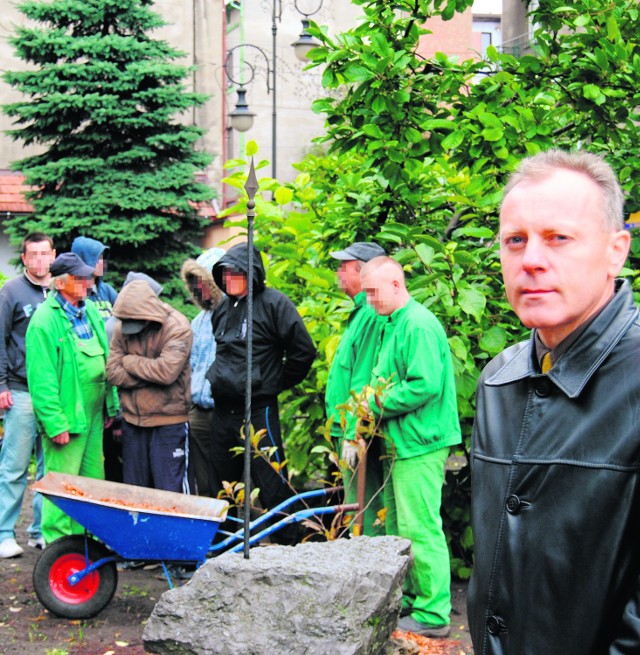 Zbigniew Mazur, dyrektor chrzanowskiego muzeum, jest zadowolony z pracy więźniów