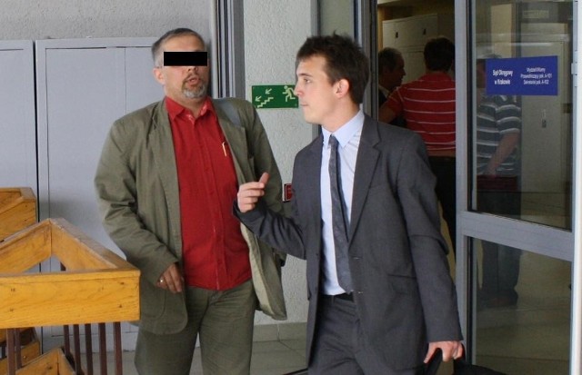 Oskarżony Roman G. (z lewej) przed sądem wojskowym odpowiada z wolnej stopy