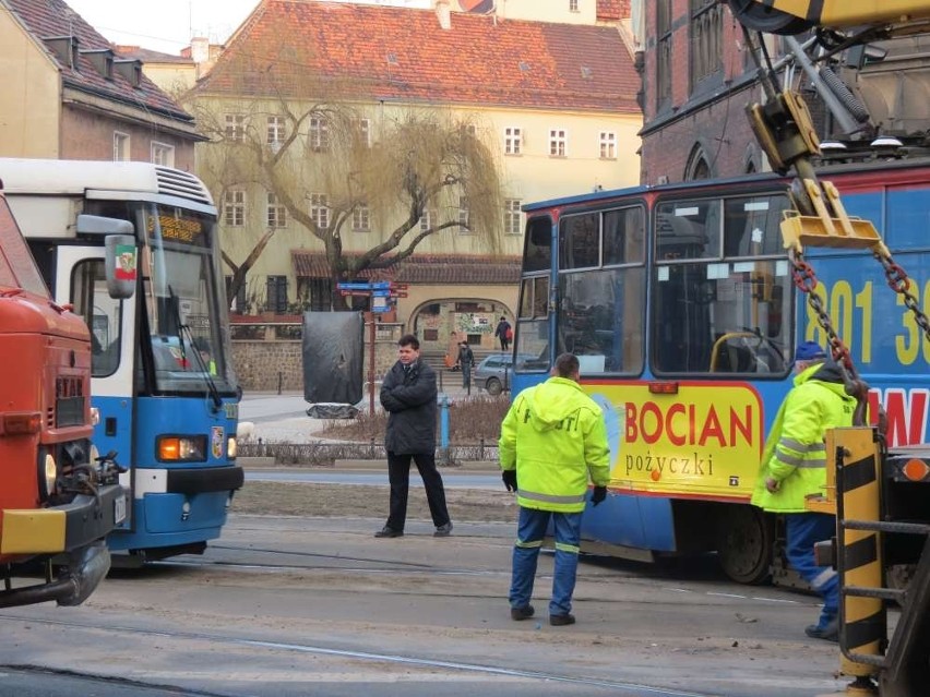 Wrocław: Wypadek tramwajów na Kazimierza Wielkiego (ZDJĘCIA)