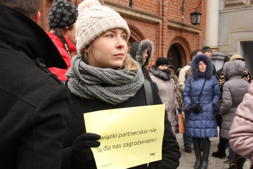 &quot;Lesby i geje, cała Polska z was się śmieje!&quot; Co się działo na manifie w Gdańsku? [ZDJĘCIA]