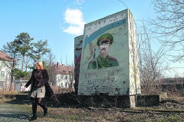 Koszarowce w Lasku Złotoryjskim w Legnicy przez wiele lat stały puste. Teraz wreszcie rozpocznie się ich remont