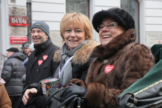 Hanna Zdanowska (w środku) uzbierała podczas kwesty 14 tys. zł