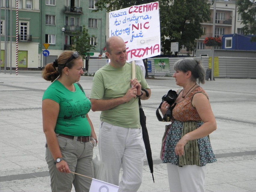 Częstochowa: Walka o Gaude Mater - happening na placu Biegańskiego [ZDJĘCIA]