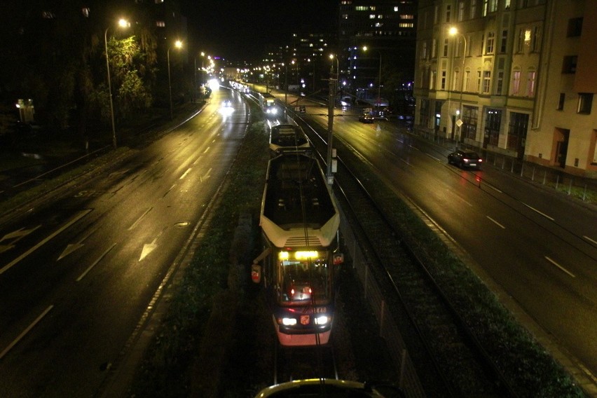 Wrocław: BMW na torowisku. Legnicką nie jeździły tramwaje do centrum (ZDJĘCIA)
