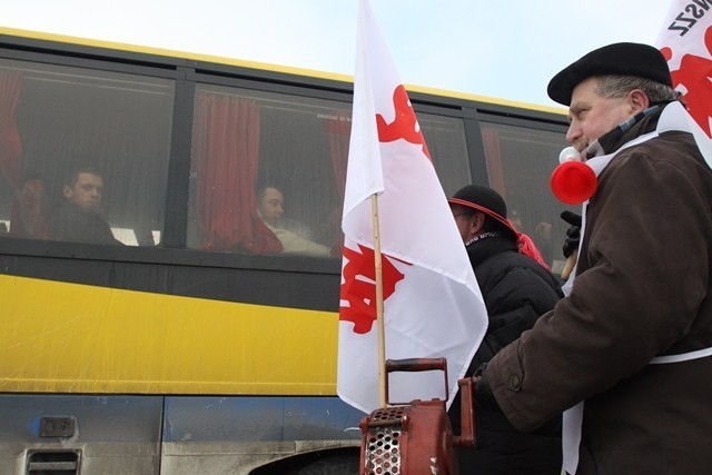 Pikieta Solidarności przed fabryką Fiat Auto Poland w...