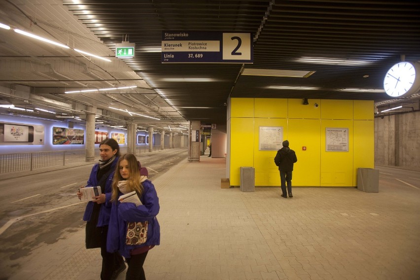 Podziemny dworzec autobusowy w Katowicach w obiektywie Arkadiusza Ławrywiańca [ZDJĘCIA]