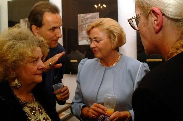Miliarderka Barbara Piasecka Johnson w 2000 roku odwiedziła Poznań, oglądała między innymi sale reprezentacyjne cesarskiego zamku