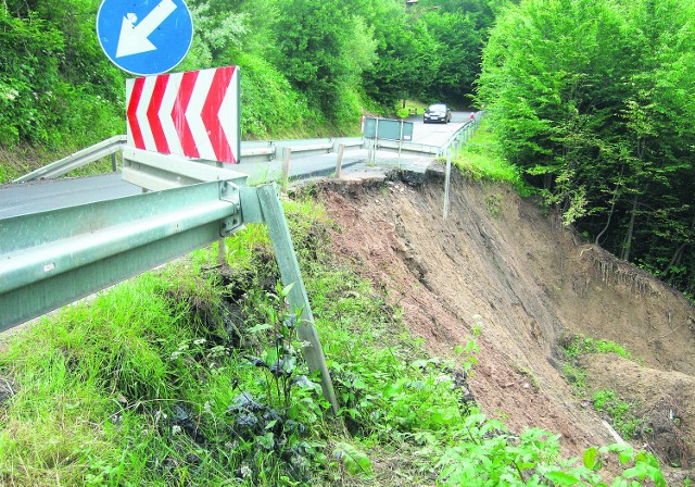 Droga do przejścia granicznego w Mniszku nad Popradem jest w katastrofalnym stanie