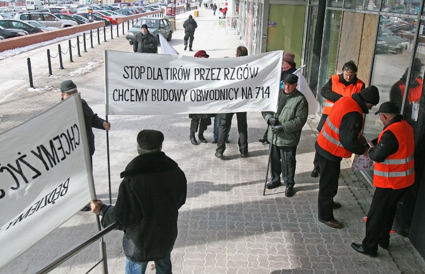 Protest pod Urzędem Marszałkowskim w Łodzi