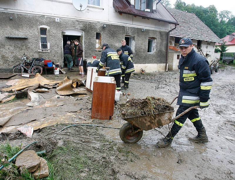 Powódź na Dolnym Śląsku: Urzędnicy szacują straty, ofiary proszą o wsparcie