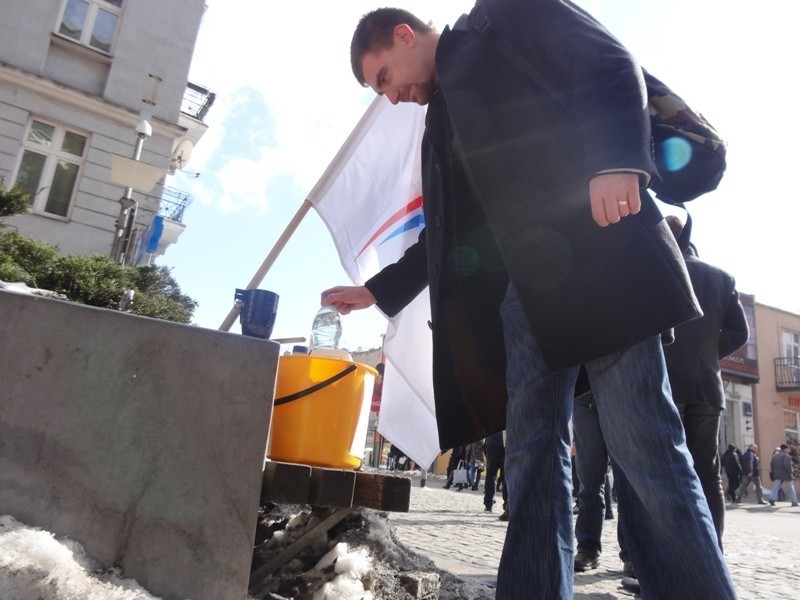 Kongres Nowej Prawicy protestował w oryginalny sposób.