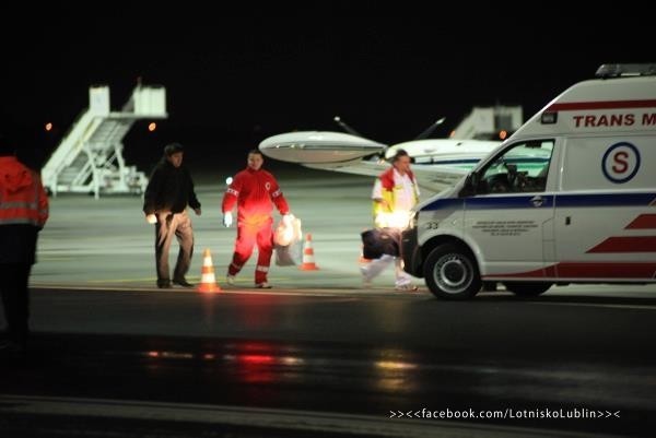 Pierwszy transport medyczny na lubelskim lotnisku. Wrócili ranni w wypadku w Niemczech (FOTO)