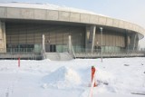 Łódź: na dachu Areny zalega śnieg, bo... zamarzły rynny