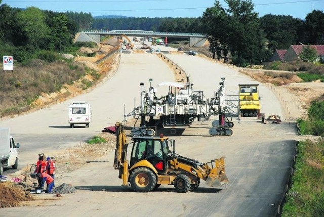 Odcinek A4 do Wykrot buduje konsorcjum firm szwajcarskich i francuskich. Choć praca wre, małe są szanse, że skończą trasę w tym roku