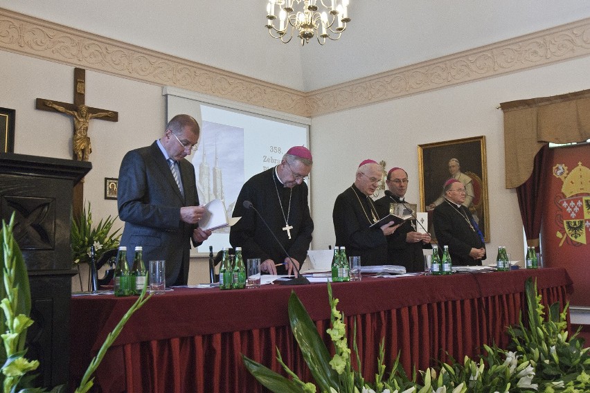 Biskupi z całej Polski przyjechali do Wrocławia (ZDJĘCIA)