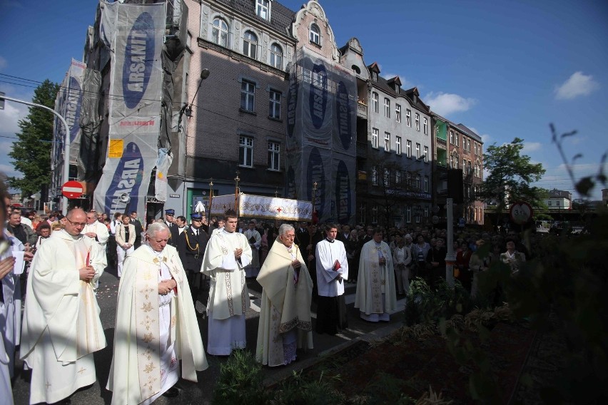 Boże Ciało w Katowicach: Procesja przeszła ulicami miasta [ZDJĘCIA i WIDEO]