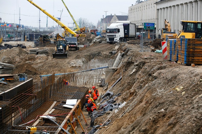 Poznań: Przebudowa Roosevelta i trasy PST trwa [ZDJĘCIA]