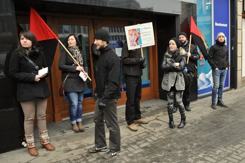 Poznań: Demonstracja anarchistów przeciw &quot;czyścicielom kamienic&quot; i Neo Bankowi [ZDJĘCIA]