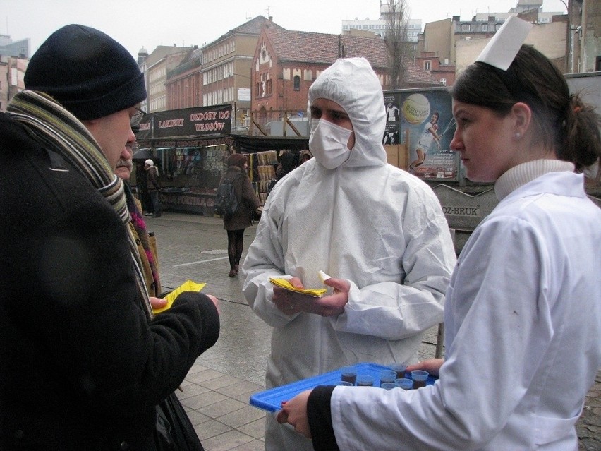 Happening Greenpeace na Półwiejskiej w Poznaniu