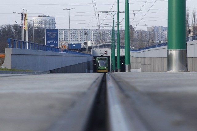 Popękany beton jest niegroźny, ale trasa na Franowo może zostać zamknięta z powodu złych czujników przeciwpożarowych w tunelu.