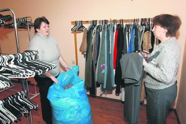 Barbara Szefczyk i Bronisława Burcek, po krachu spółdzielni, likwidują komis odzieży przy ulicy Mariackiej