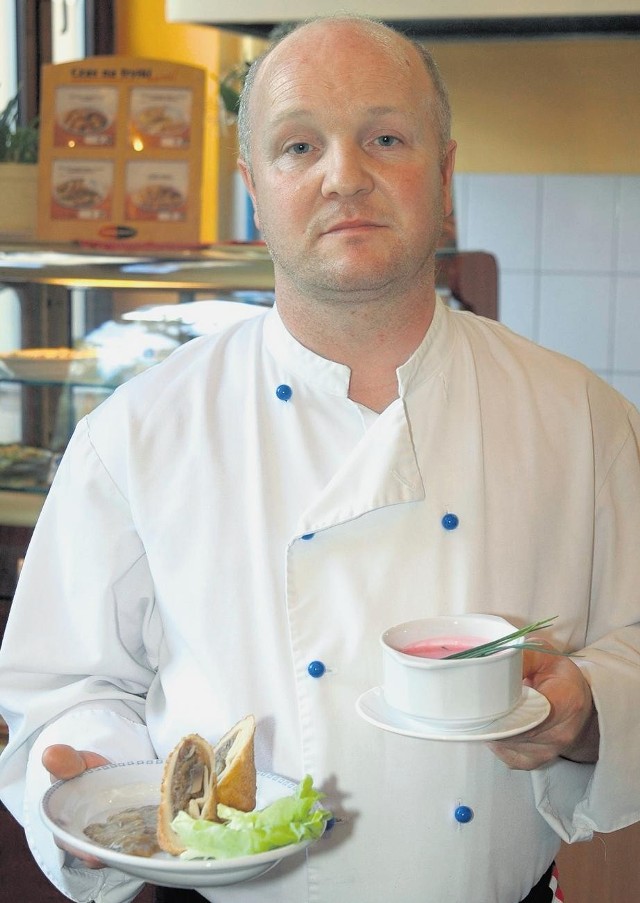 Mistrz kucharski Jacek Koputa z Baru pod Arkadami  proponuje w gorące letnie dni  chłodnik i  pieczeń z sosem