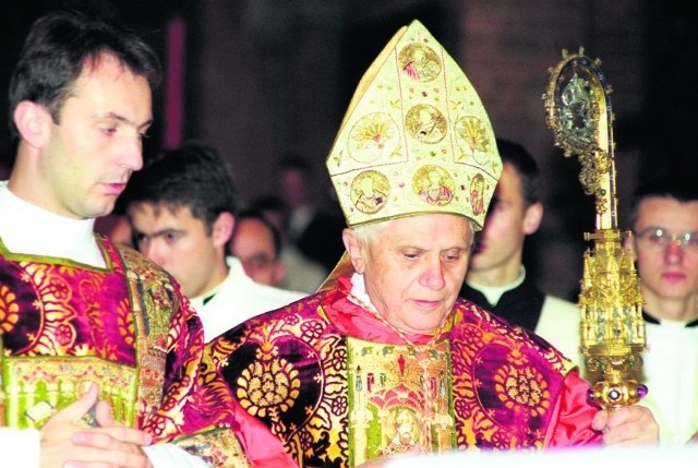 Benedykt XVI jako kard. Ratzinger odebrał doktorat honoris causa w 2000 r. we Wrocławiu