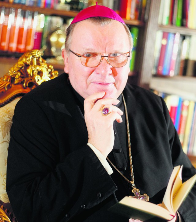 Arcybiskup Marian Gołębiewski