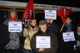 Demonstracja przed oddziałem ratunkowym w Pabianicach
