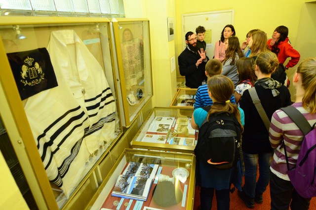 W Bibliotece Raczyńskich przy Świętym Marcinie 65 otwarto w czwartek wystawę "Izrael Ziemia Obiecana. Ziemia Święta".