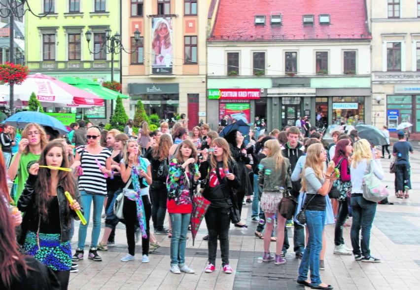 Rybnicki rynek nie zasypia nigdy. Szczególnie upodobała go...