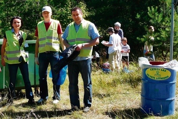 Beczki miały wystarczać na 2 tygodnie, ale śmieci przybywa w lawinowym tempie