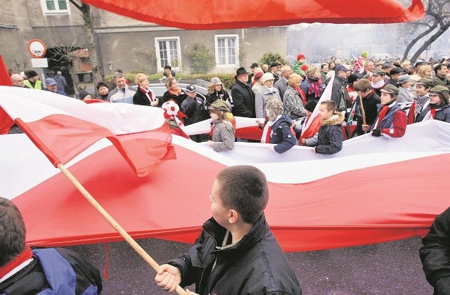 W trakcie parady organizatorzy będą rozdawać biało-czerwone szaliki i parasole, w tych kolorach harcerze pomalują chętnym twarze