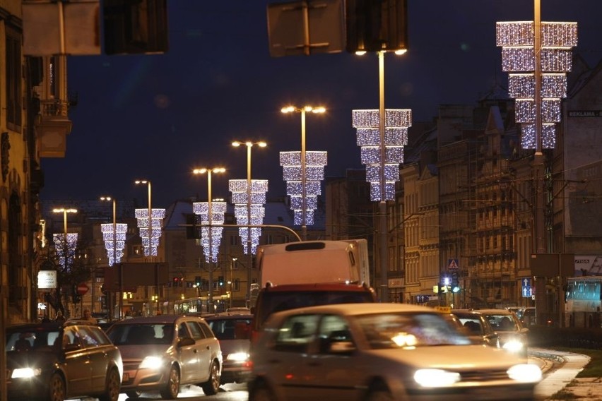 Wrocław już się świeci. W centrum zrobiło się świątecznie (ZDJĘCIA)