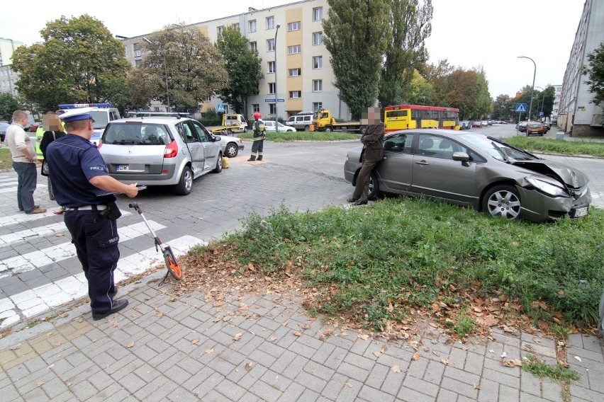 Trzy osoby zostały ranne w wypadku na skrzyżowaniu Pereca i Grochowej (ZDJĘCIA)
