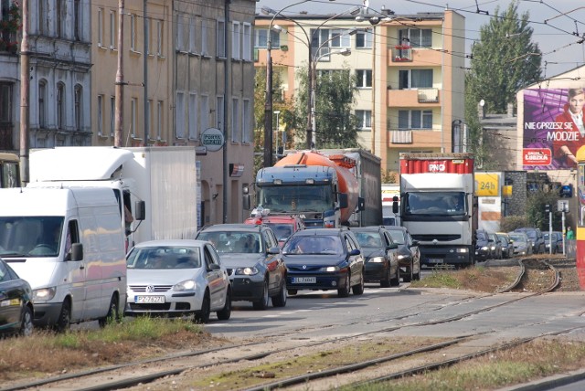 Kierowcy tkwią w gigantycznych korkach