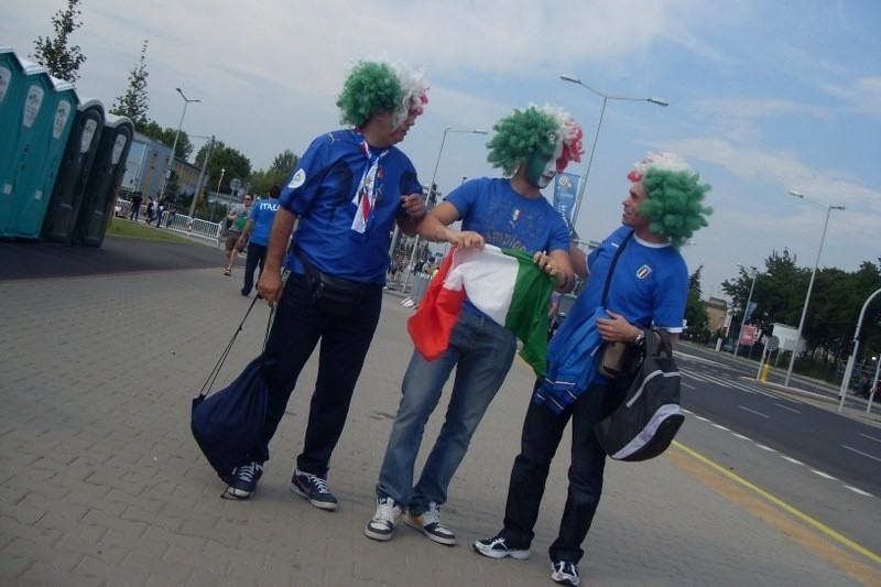 Stadion i okolice przed meczem Włochy - Irlandia.