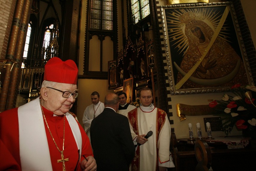 Legnica: Kardynał Gulbinowicz poświęcił obraz Matki Boskiej Ostrobramskiej