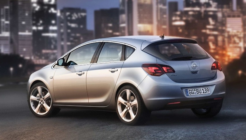 Opel Astra IV - pierwsze oficjalne zdjęcia