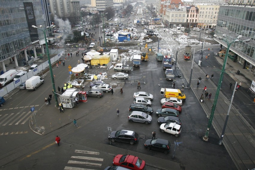 Czym jest rynek w Katowicach? Wielkim parkingiem [ZDJĘCIA]