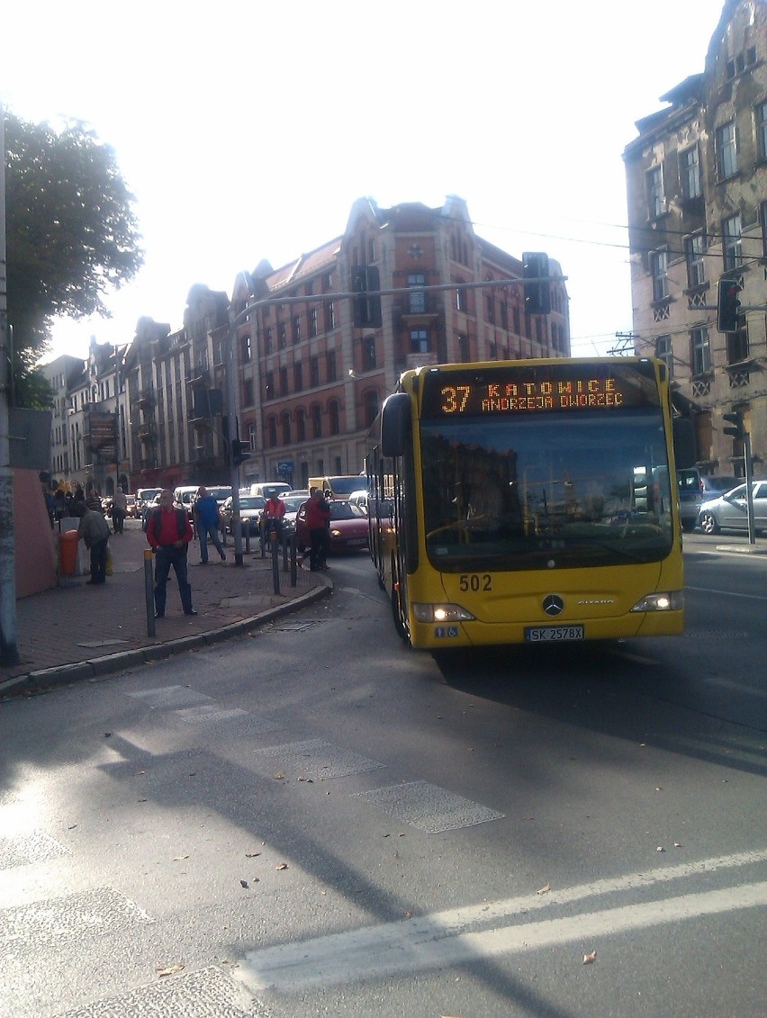 Alarmy bombowe w Katowicach. Centrum miasta sparaliżowane