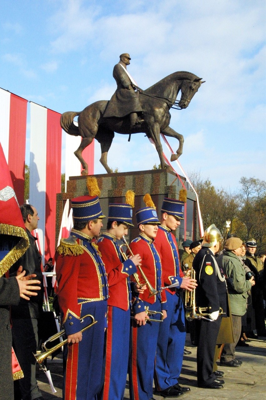 Pomnik Józefa Piłsudskiego stoi na pl. Litewskim od 10 lat