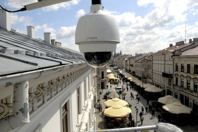 Miejski monitoring składa się obecnie z 67 kamer, do tego dochodzi 16 urządzeń zainstalowanych na terenach UMCS.