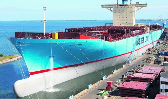 Emma Maersk jest jednym z ośmiu największych statków kontenerowych na świecie