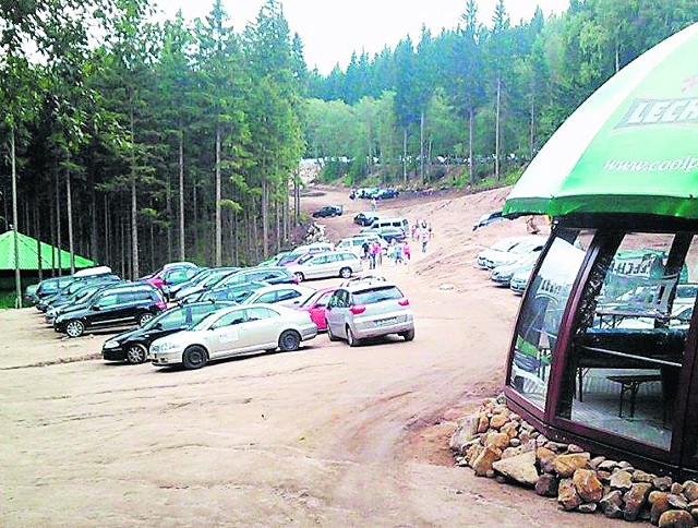 Nielegalny parking na nartostradzie działał w Karpaczu do początku października