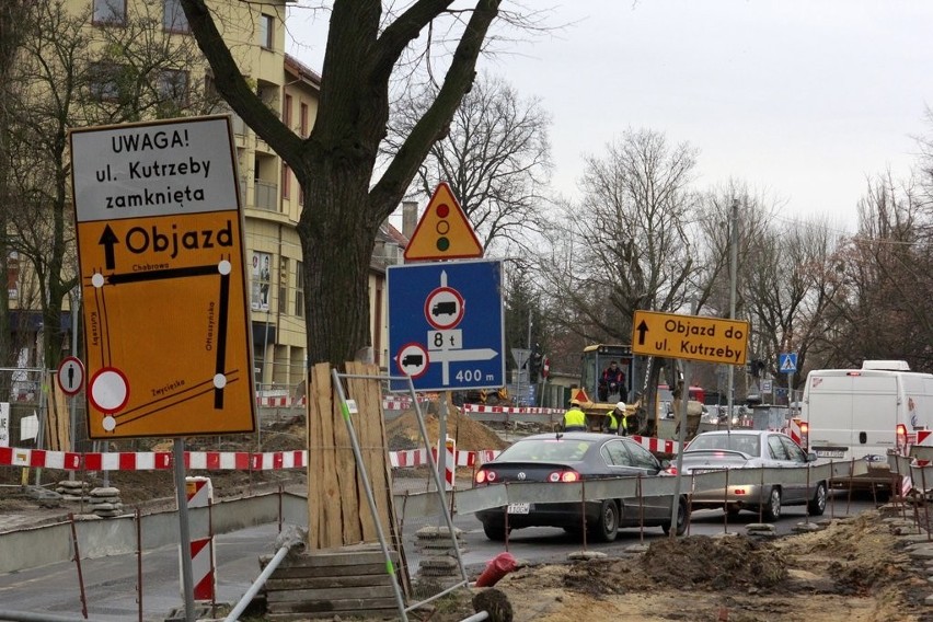 Po zmianie organizacji ruchu autobusy MPK ledwo mieszczą się na Ołtaszyńskiej (ZDJĘCIA)