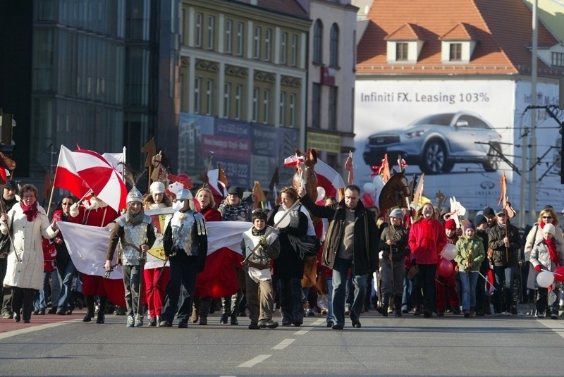 Radosna Parada Niepodległości przeszła przez Wrocław (ZDJĘCIA)