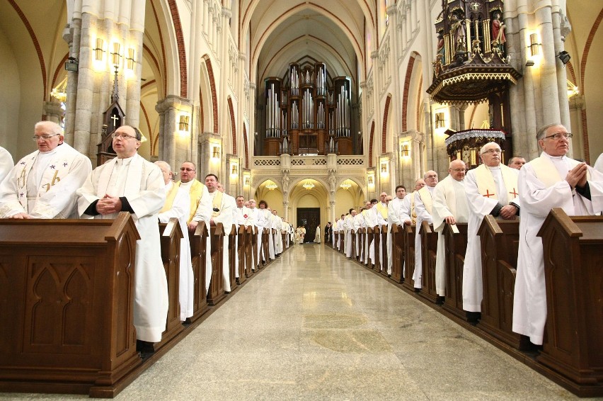 Wielki Czwartek: msza krzyżma w łódzkiej katedrze